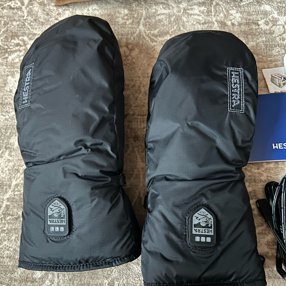 New Hestra Heated Mittens size 8